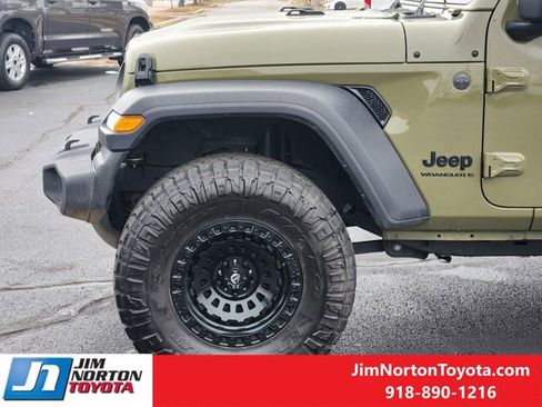 Used 2025 Jeep Wrangler Sport image 9