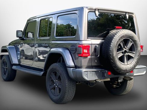 Used 2018 Jeep Wrangler Unlimited Sahara AWD/4WD image 13