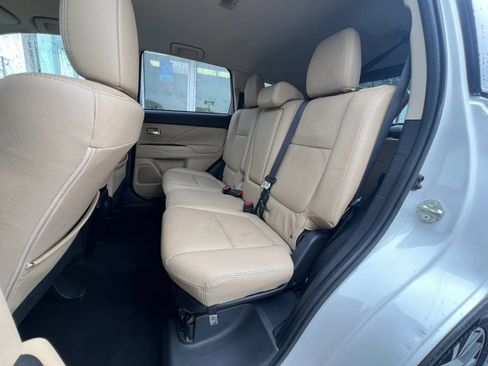 Used 2017 Mitsubishi Outlander SEL AWD/4WD image 13