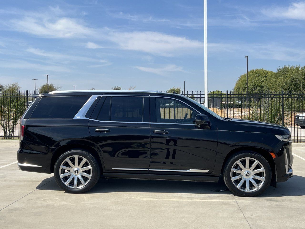 Used 2021 Cadillac Escalade Premium Luxury Platinum AWD/4WD image 3