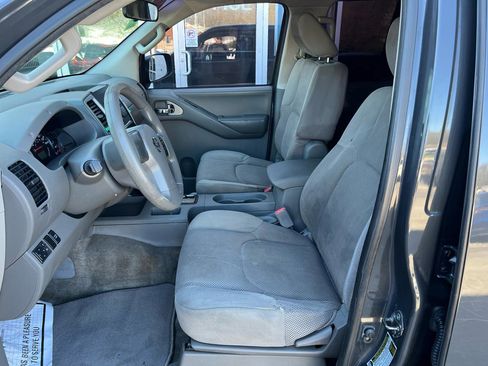 Used 2012 Nissan Frontier SV image 12