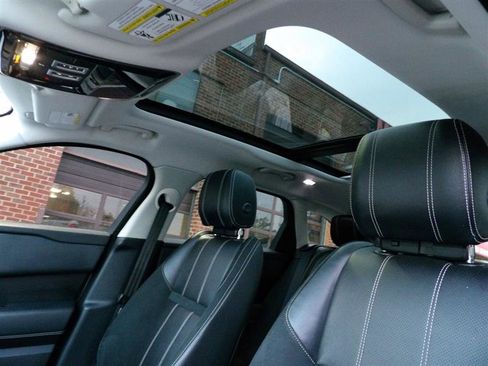 Used 2020 Land Rover Range Rover Velar R-Dynamic S image 27