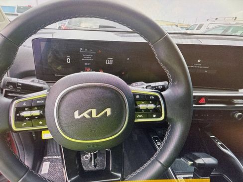 Used 2025 Kia Sorento S FWD image 4