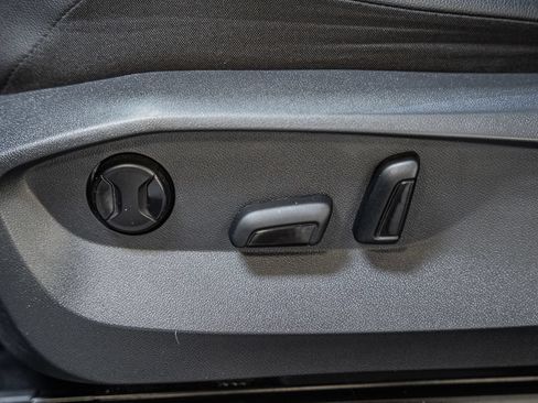 Used 2022 Volkswagen Tiguan SE w/ Panoramic Sunroof Package FWD image 39