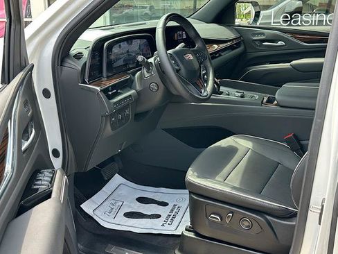 Used 2024 Cadillac Escalade Premium Luxury w/ Performance Package AWD/4WD image 13