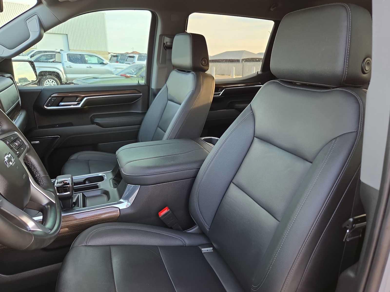 Used 2024 Chevrolet Silverado 1500 LT Trail Boss w/ Convenience Package II AWD/4WD image 15