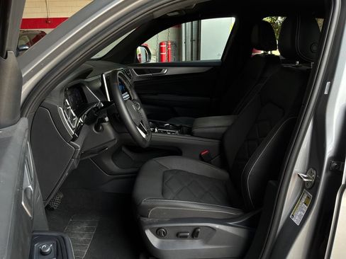 Used 2026 Volkswagen Atlas Cross Sport SE FWD image 9