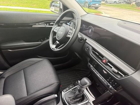 Used 2025 Kia Seltos EX AWD/4WD image 17