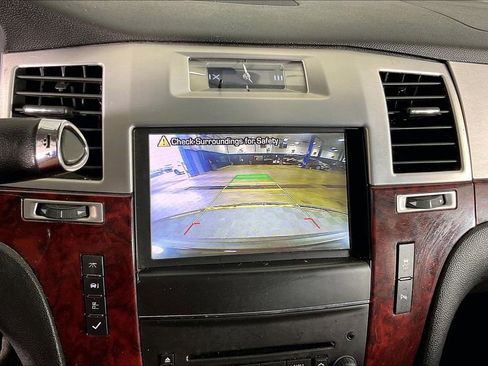 Used 2013 Cadillac Escalade Luxury image 31