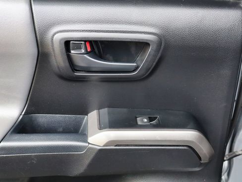 Used 2019 Toyota Tacoma SR5 AWD/4WD image 49