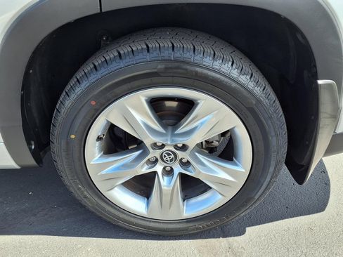 Used 2019 Toyota Highlander Limited AWD/4WD image 15