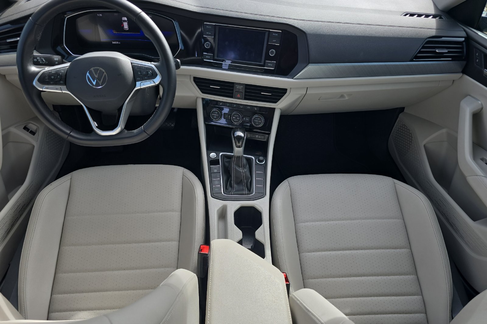 Used 2024 Volkswagen Jetta SE FWD image 9