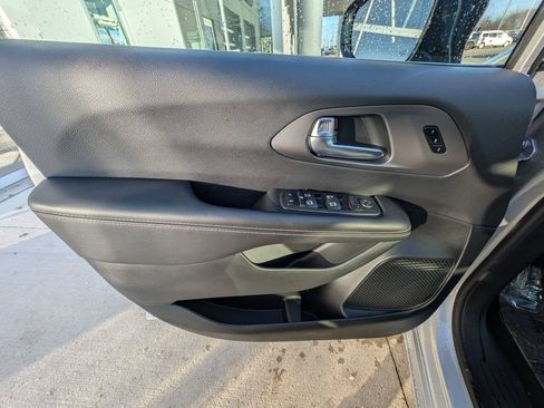 New 2026 Chrysler Pacifica Select FWD image 36