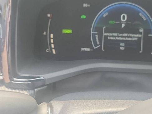 Used 2025 Toyota Camry SE w/ Convenience Package FWD image 8