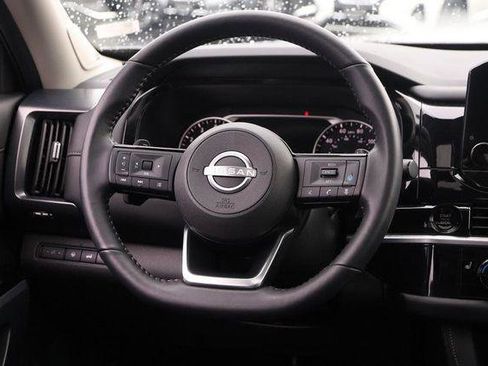 Used 2025 Nissan Pathfinder SL w/ SL Premium Package image 25