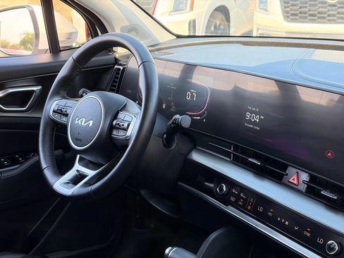 Used 2025 Kia Sportage EX FWD image 13