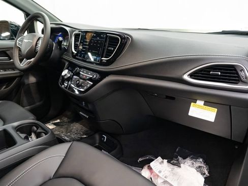 New 2026 Chrysler Pacifica Select image 29