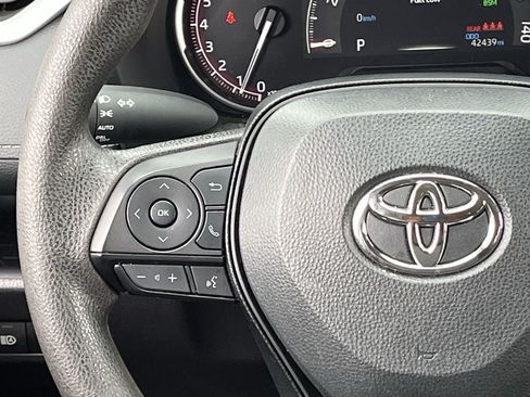 Used 2025 Toyota RAV4 XLE AWD/4WD image 12