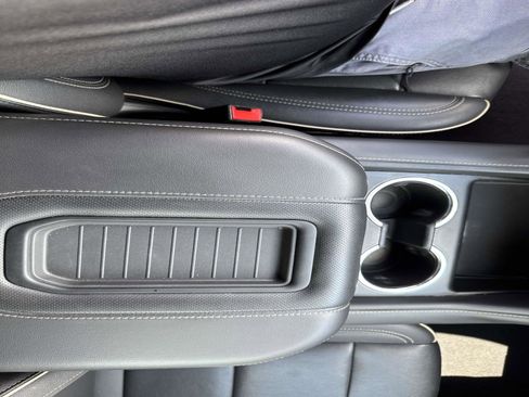 Used 2022 GMC Yukon SLT w/ SLT Premium Package image 27