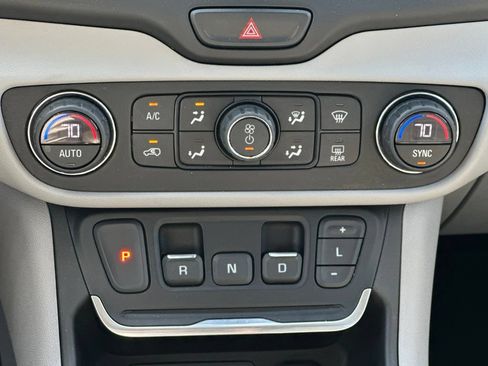 Used 2018 GMC Terrain SLE w/ Driver Convenience Package FWD image 26