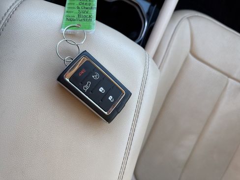 Used 2022 Jeep Grand Cherokee L Limited w/ Luxury Tech Group II image 37