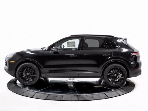 Certified 2025 Porsche Cayenne image 2