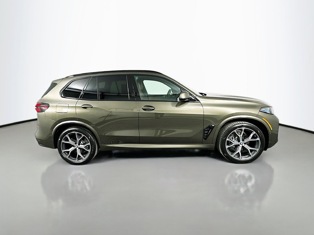 Used 2026 BMW X5 sDrive40i w/ M Sport Package RWD image 4