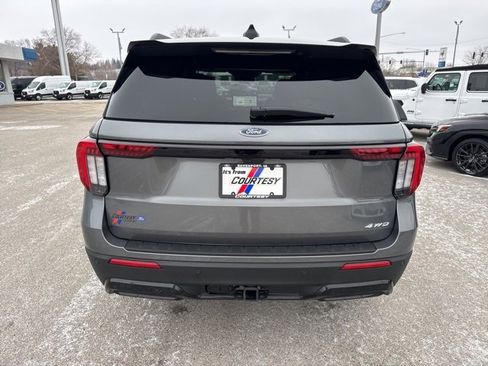 Used 2025 Ford Explorer ST-Line w/ Premium Package image 4