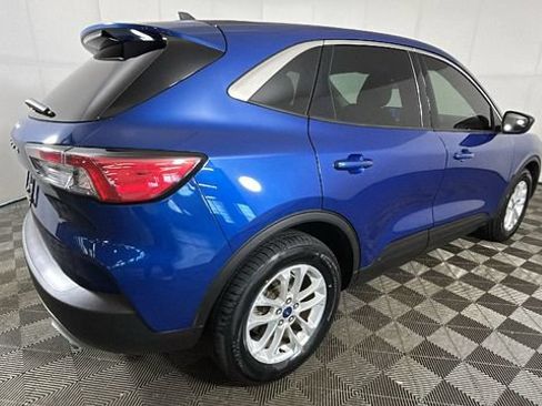 Used 2022 Ford Escape SE w/ Convenience Package FWD image 2