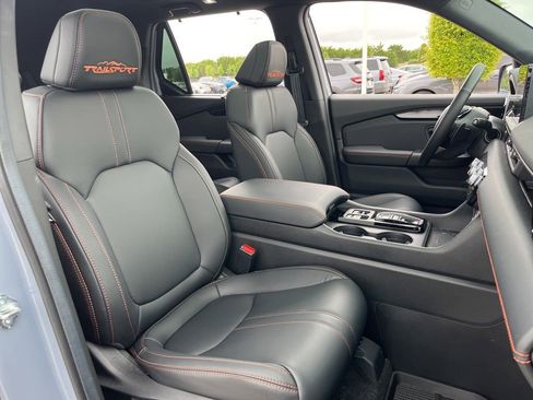Used 2025 Honda Pilot TrailSport image 30