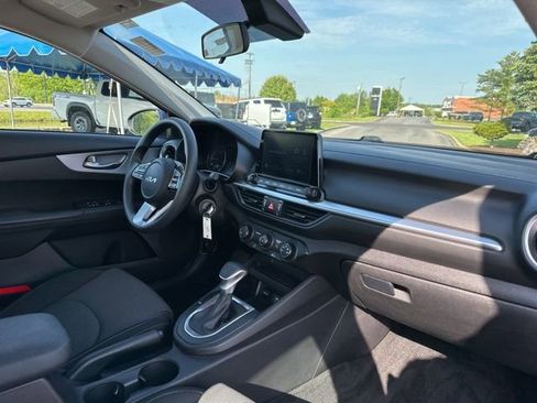 Used 2022 Kia Forte LXS FWD image 18