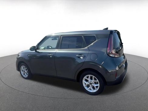 Used 2025 Kia Soul LX w/ LX Technology Package FWD image 10