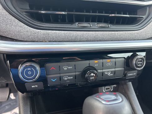 Certified 2022 Jeep Compass Latitude AWD/4WD image 38