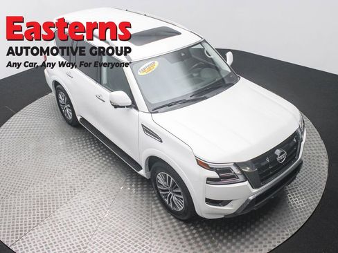 Used 2024 Nissan Armada SL w/ Captain's Chairs Package image 3