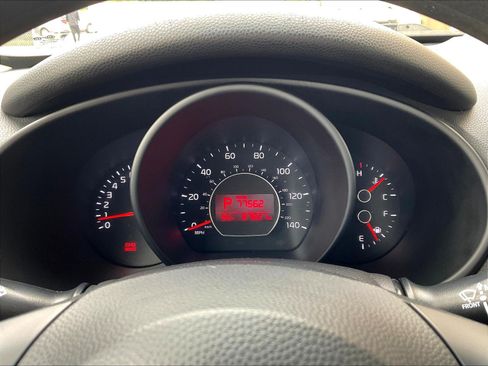 Used 2016 Kia Soul + FWD image 12