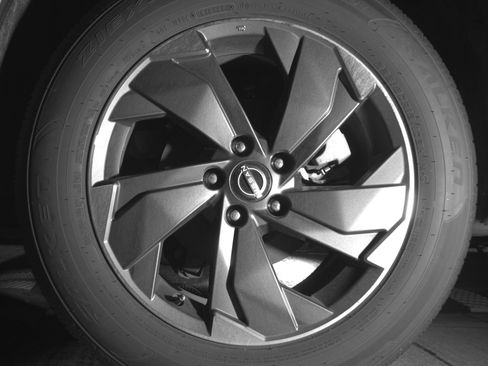 Used 2025 Nissan Rogue SV FWD image 14