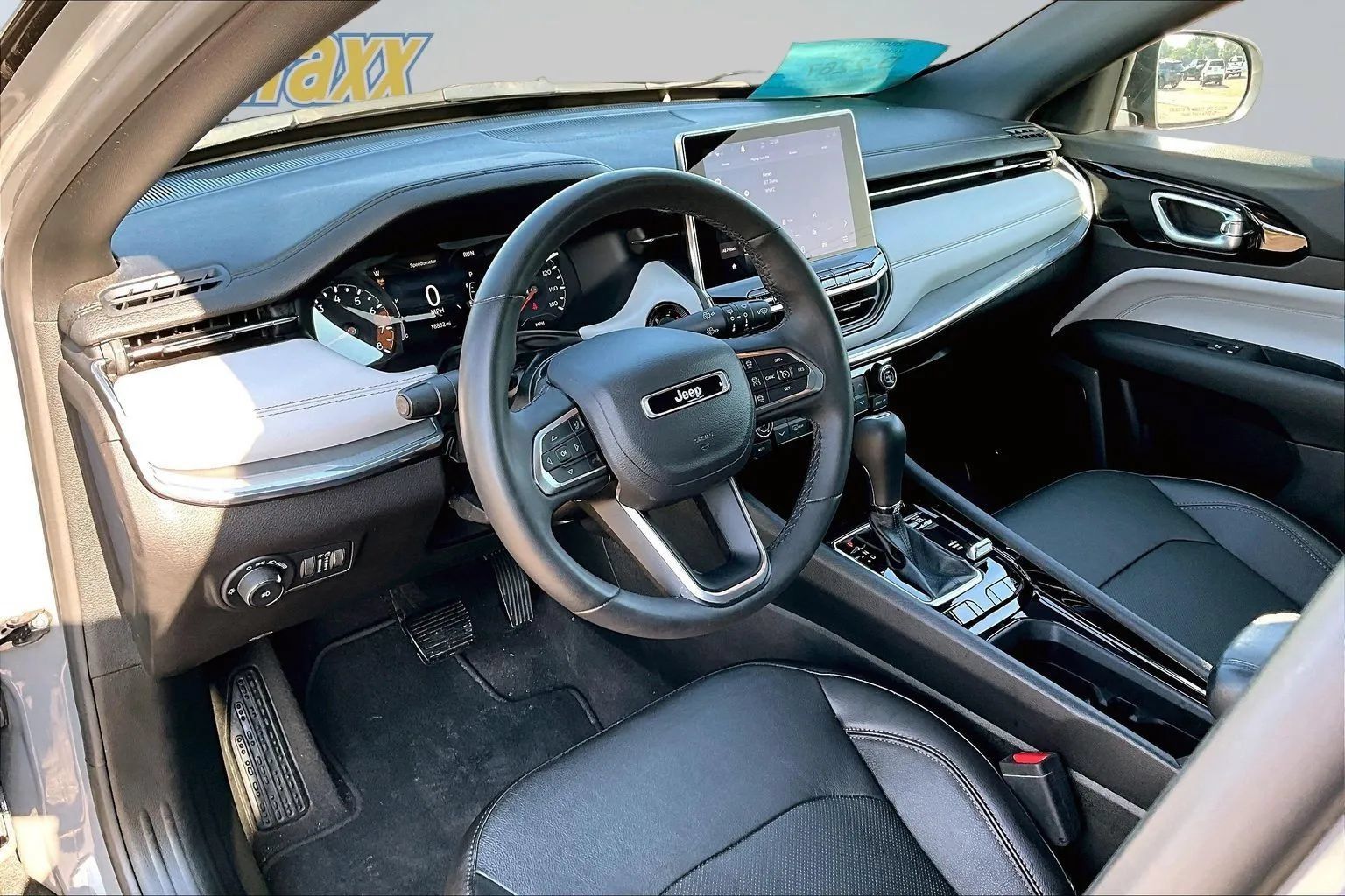 Used 2023 Jeep Compass Limited AWD/4WD image 17