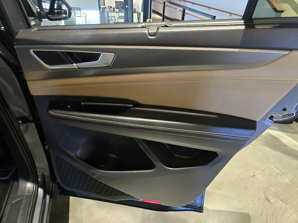 Used 2024 Volkswagen Atlas Cross Sport SE w/ Panoramic Sunroof Package FWD image 26