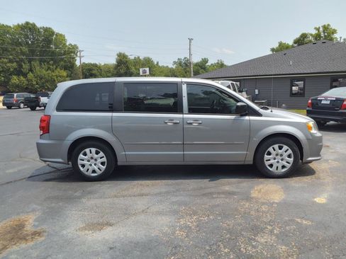 Used 2015 Dodge Grand Caravan SE w/ Quick Order Package 29E SE image 2