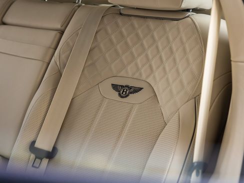 Used 2023 Bentley Bentayga AWD/4WD image 41