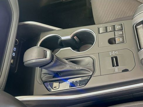 Used 2023 Toyota Highlander LE image 17