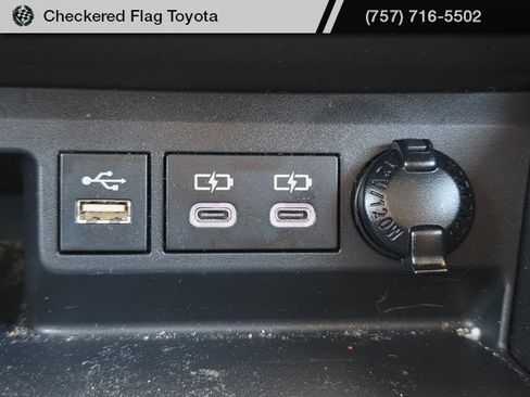 Used 2023 Toyota Highlander LE image 17