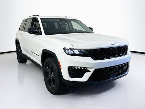 Used 2023 Jeep Grand Cherokee Limited w/ Black Appearance Package RWD image 3