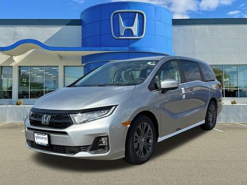 New 2026 Honda Odyssey Touring image 5