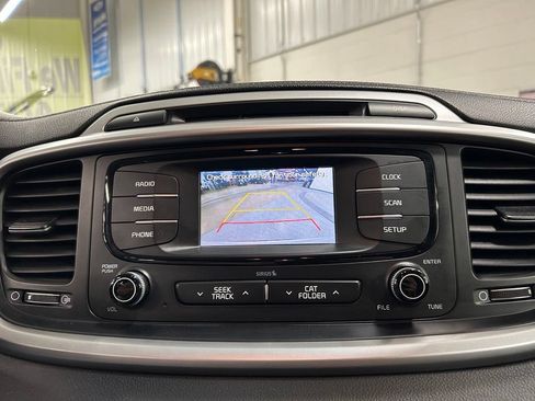 Used 2017 Kia Sorento AWD image 17