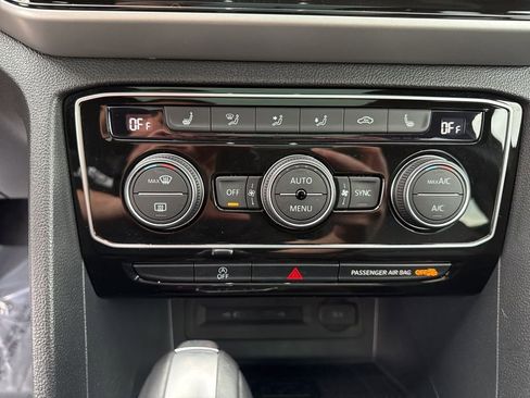 Certified 2022 Volkswagen Atlas Cross Sport SE image 18