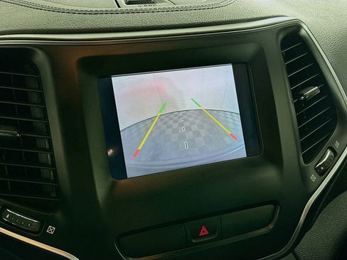 Used 2020 Jeep Cherokee Latitude w/ Cold Weather Group image 21