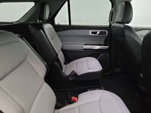 Used 2021 Ford Explorer XLT w/ Equipment Group 202A AWD/4WD image 19