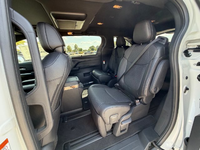 New 2026 Toyota Sienna Platinum AWD/4WD image 17