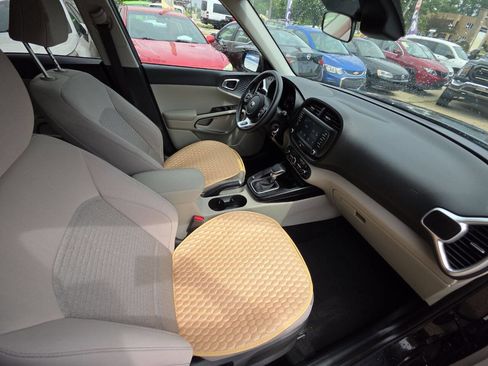 Used 2020 Kia Soul S image 9